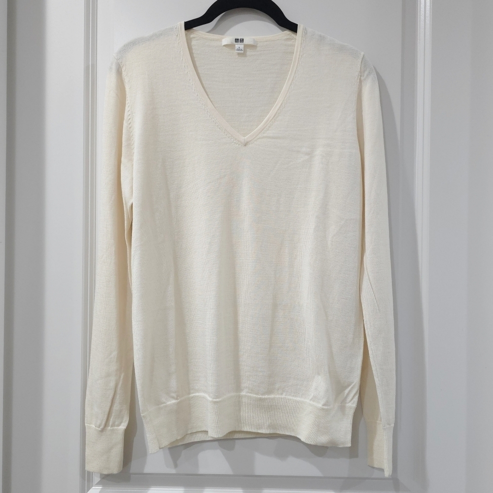 UNIQLO Ladies Cream 100% Soft Wool Long Sleeve V-neck, Sz Large, Elevated Basic - Picture 2 of 11